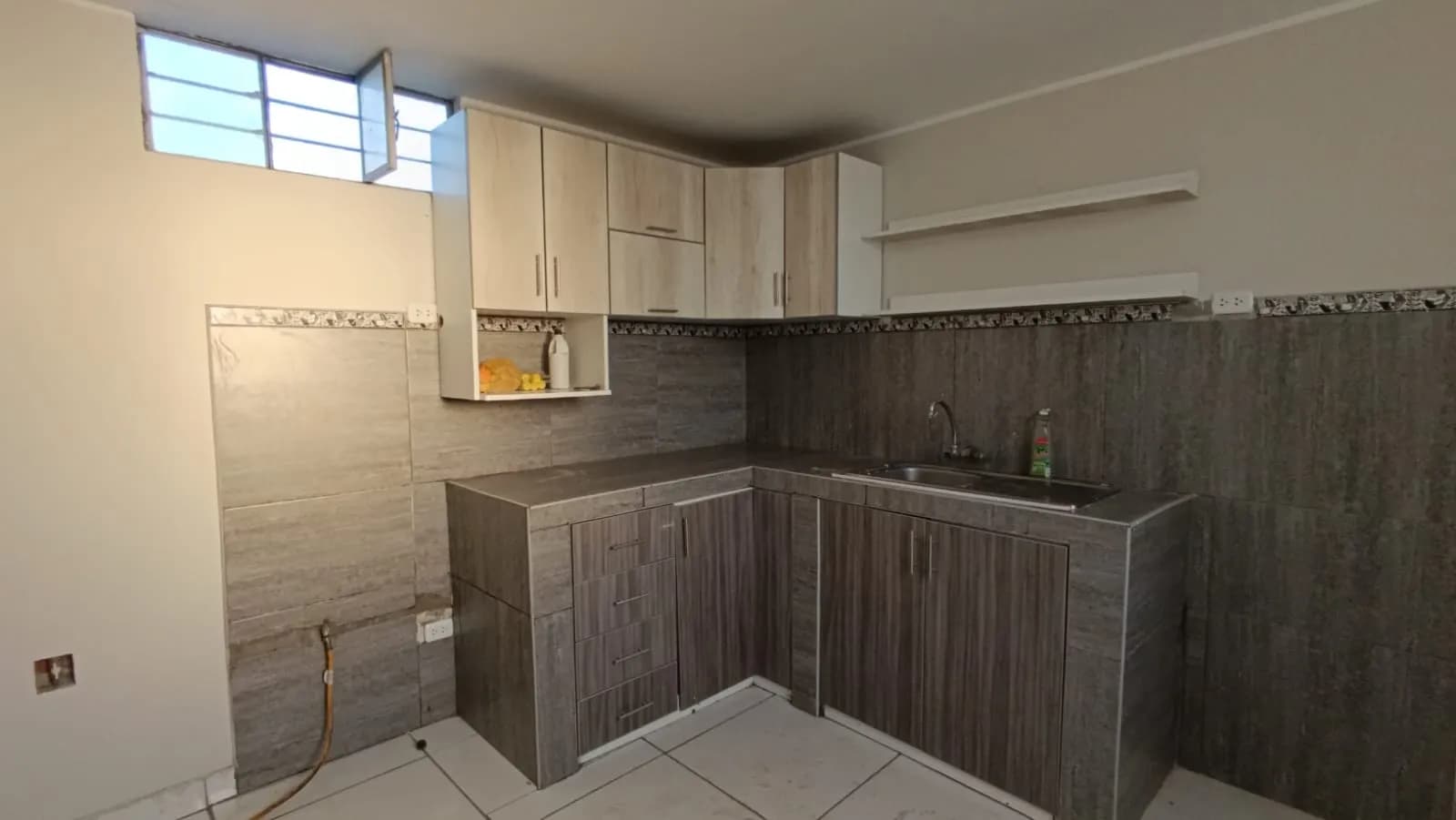 SE ALQUILA CASA EN SEGUNDO PISO EN CHINCHA ALTA — foto 3