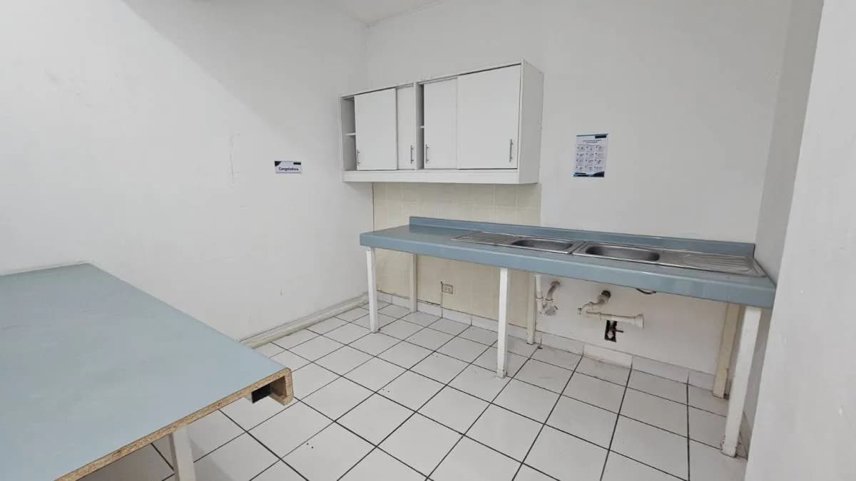 LOCAL EN EMANCIPACION LIMA - GRAN FORMATO AV. EMANCIPACION — foto 4