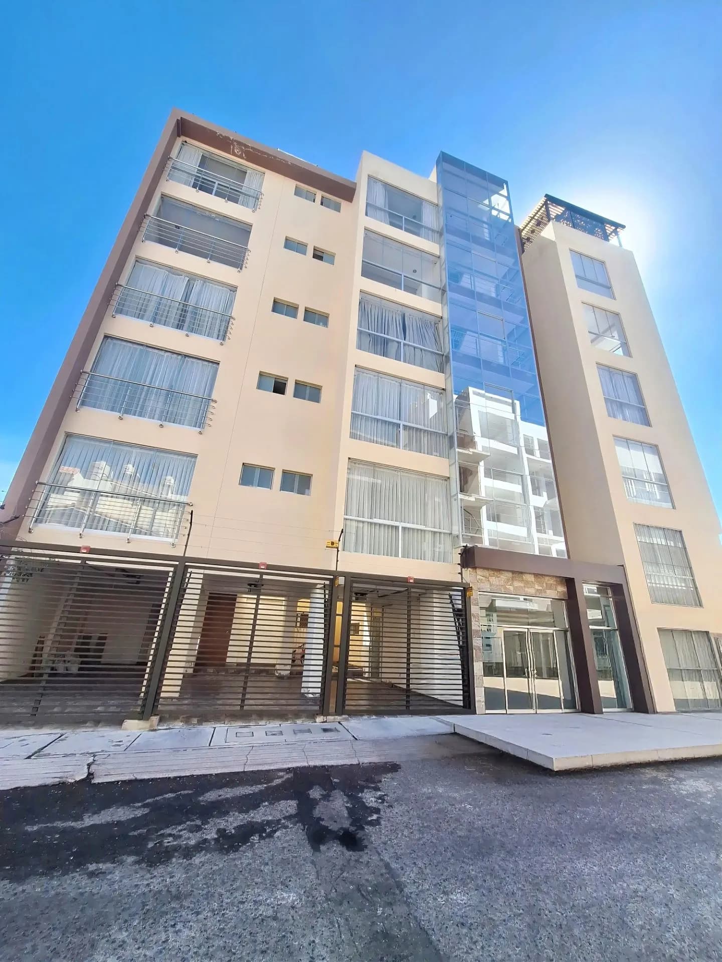 Departamento de 120m2 en Cayma 4P con ascensor y 02 cocheras — foto 4