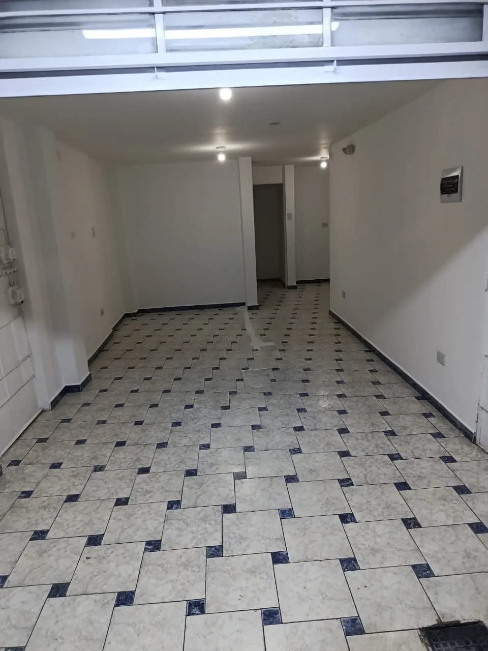 Local comercial primer piso puerta a la calle — foto 1