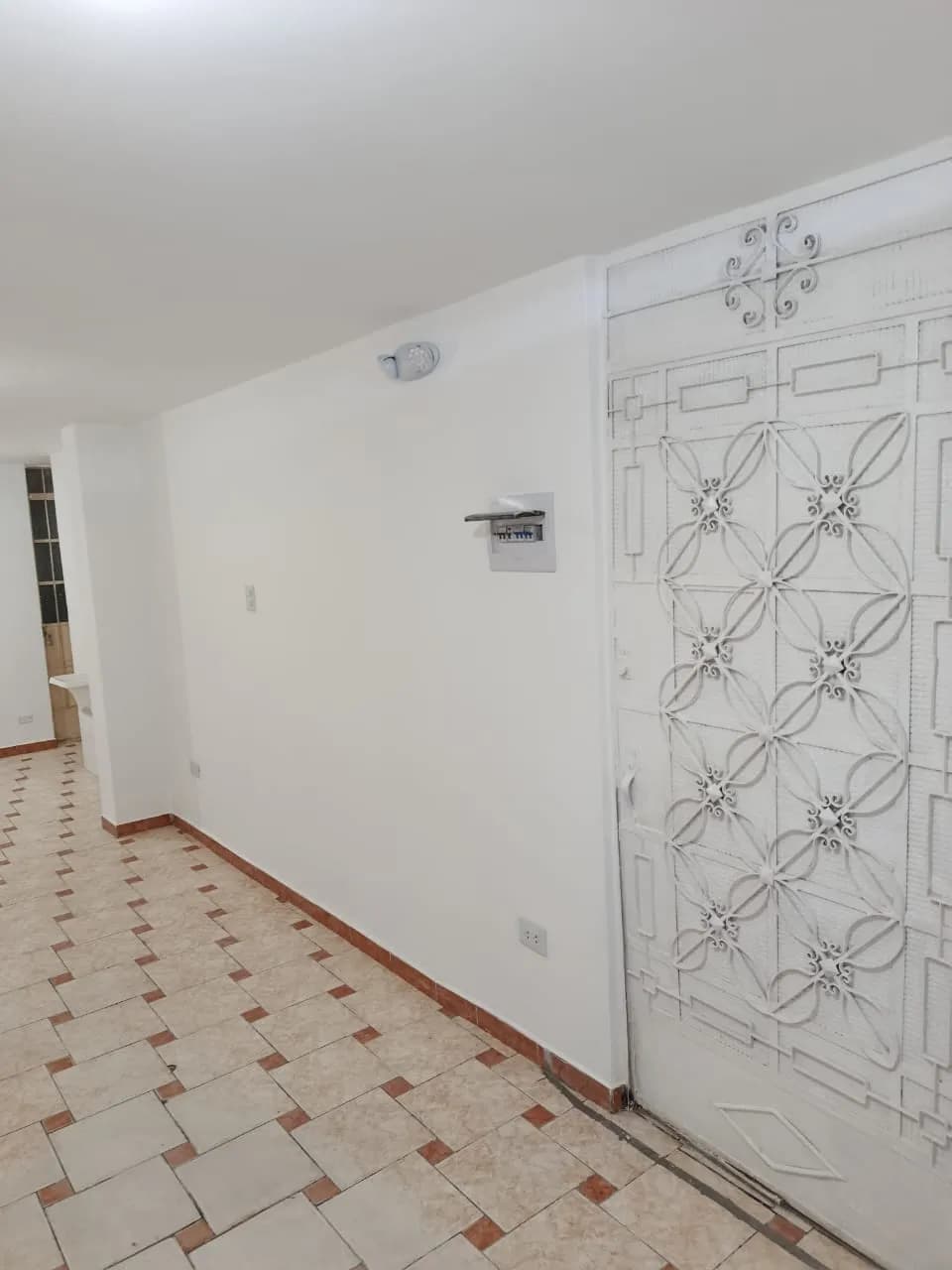 local comercial primer piso con puerta enrrollable a la calle — foto 8
