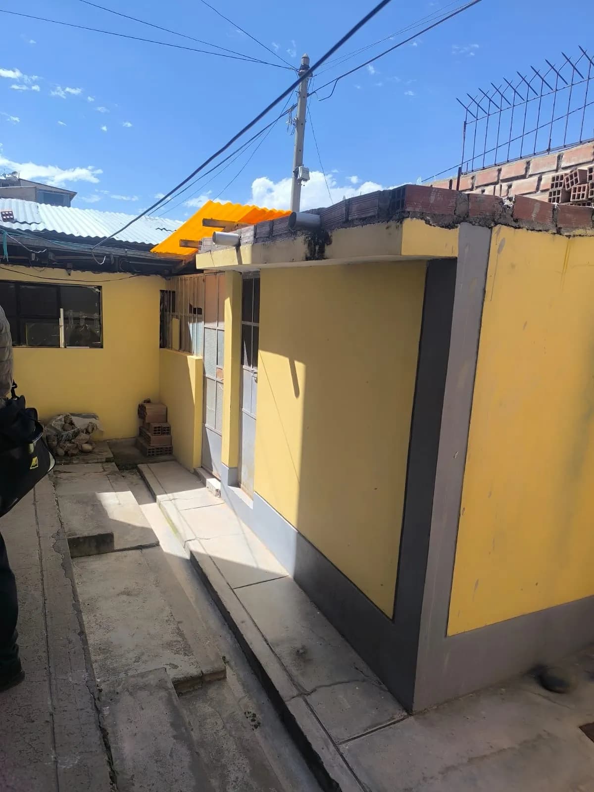 Se vende Casa de 3 Pisos – Urb. Pio Pata – Cerca al Malecón — foto 8