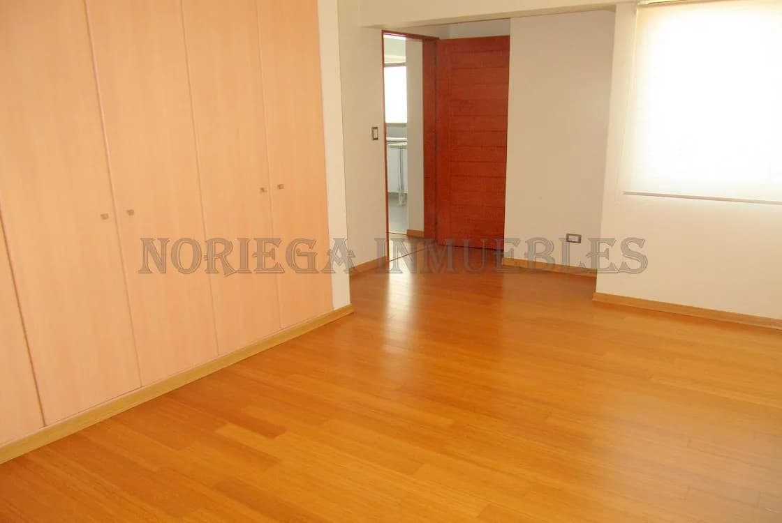 Duplex Casuarinas AO:423 m2, + 3 Cocheras + Depósito US$ 525,000.- — foto 8