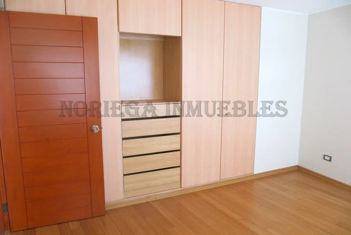 Duplex Casuarinas AO:423 m2, + 3 Cocheras + Depósito US$ 525,000.- — foto 6