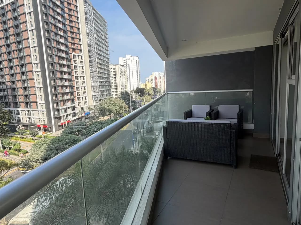 Moderno dpto amoblado en venta en JM — foto 2