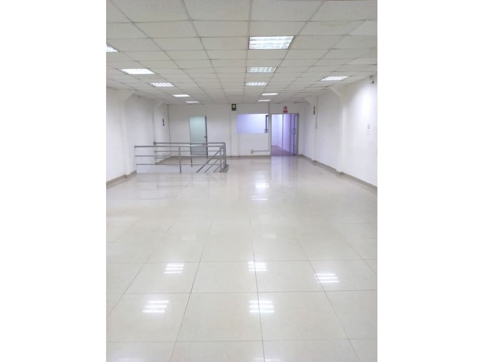 Se alquila local comercial 225 m2 2do piso Pucallpa Saenz Peña — foto 3