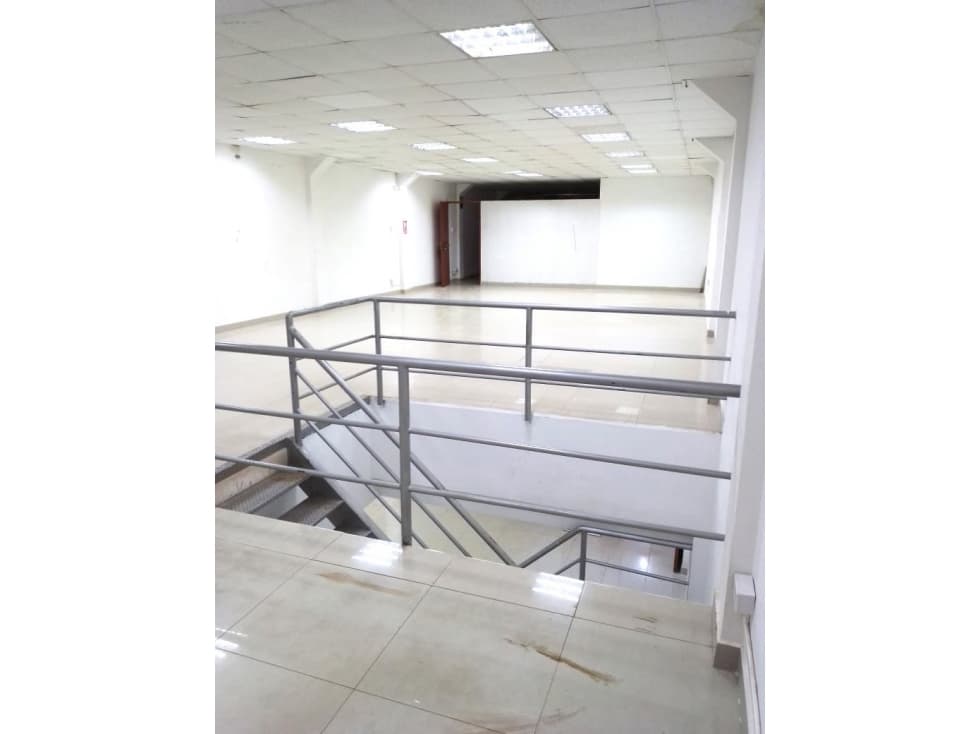 Se alquila local comercial 225 m2 2do piso Pucallpa Saenz Peña — foto 2