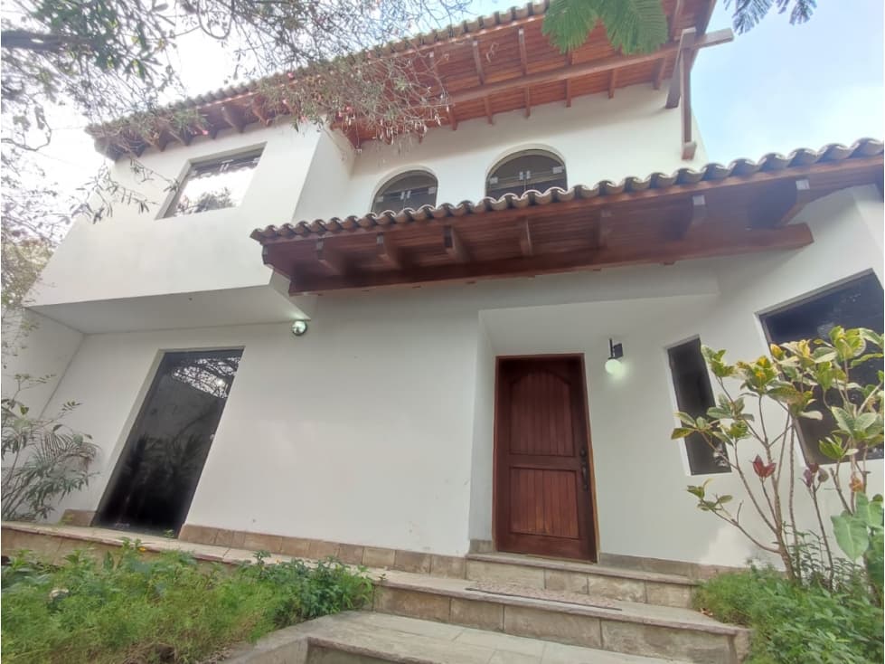 LA MOLINA - VENTA LINDA CASA - ÁREA 300 m2 — foto 1