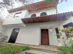 LA MOLINA - VENTA LINDA CASA - ÁREA 300 m2