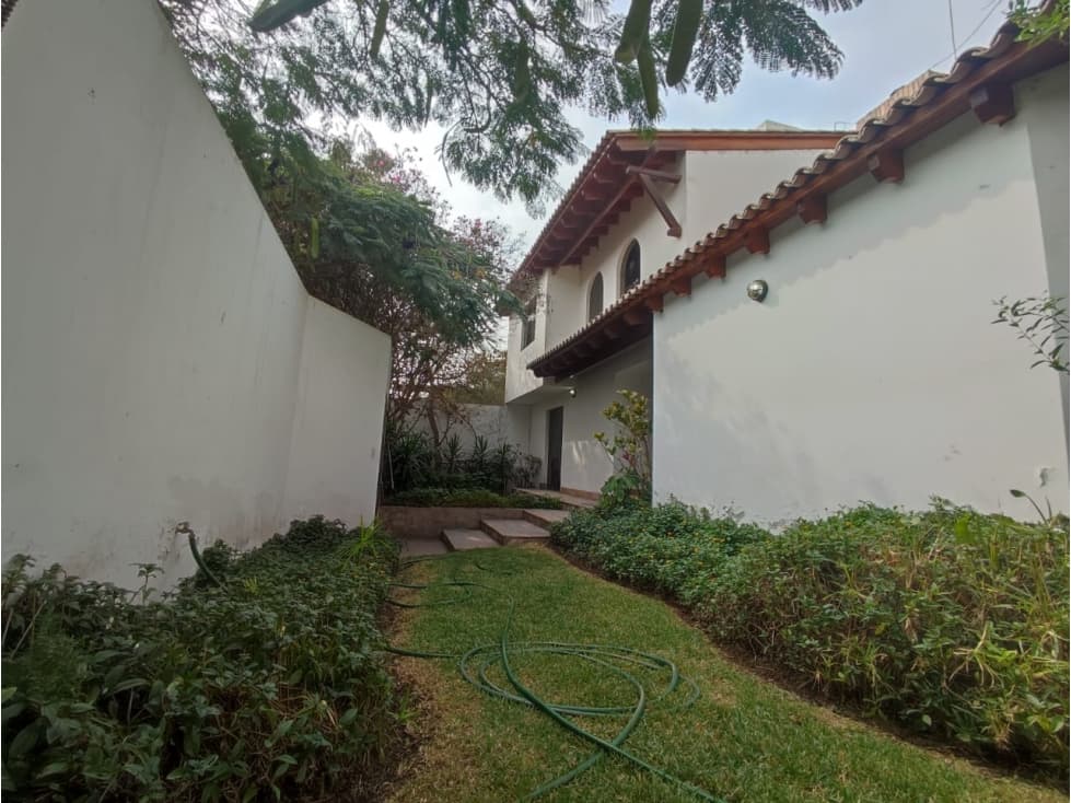 LA MOLINA - VENTA LINDA CASA - ÁREA 300 m2 — foto 2