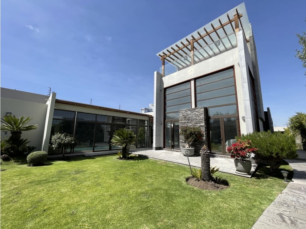 VENTA DE CASA EN EXCLUSIVA ZONA DE CHALLAPAMPA TRADICIONAL — foto 1