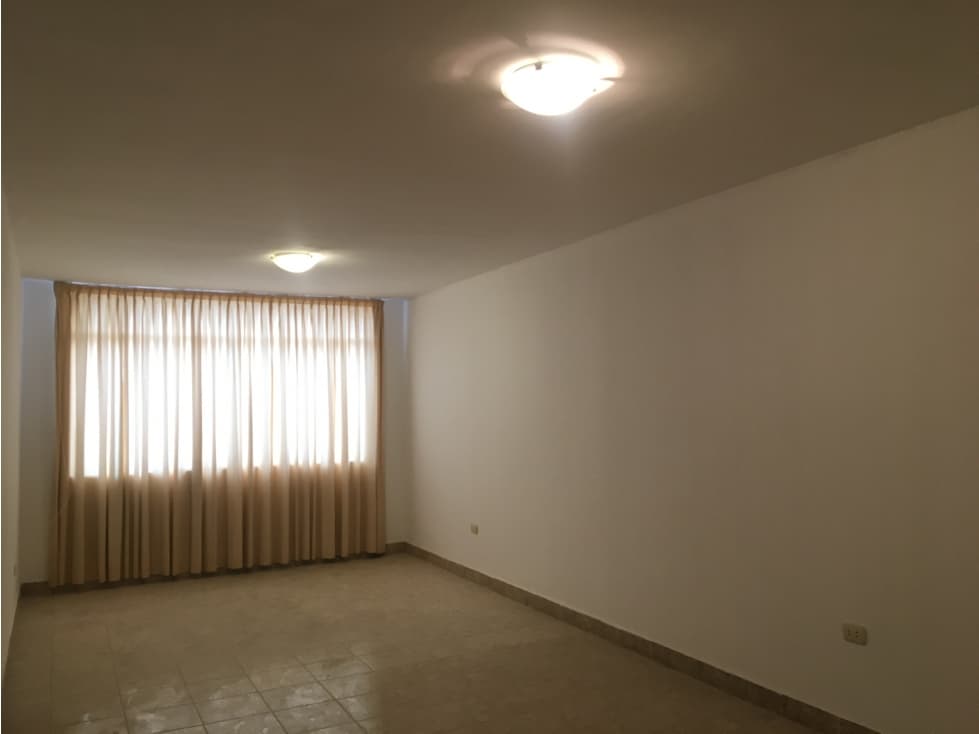 ALQUILO AMPLIO Y MODERNO DEPARTAMENTO CERCA A LA GRAU — foto 2