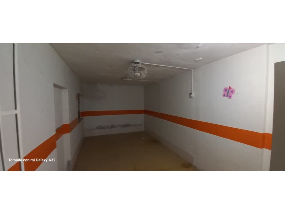 VENDO O ALQUILO AMPLIO LOCAL — foto 1