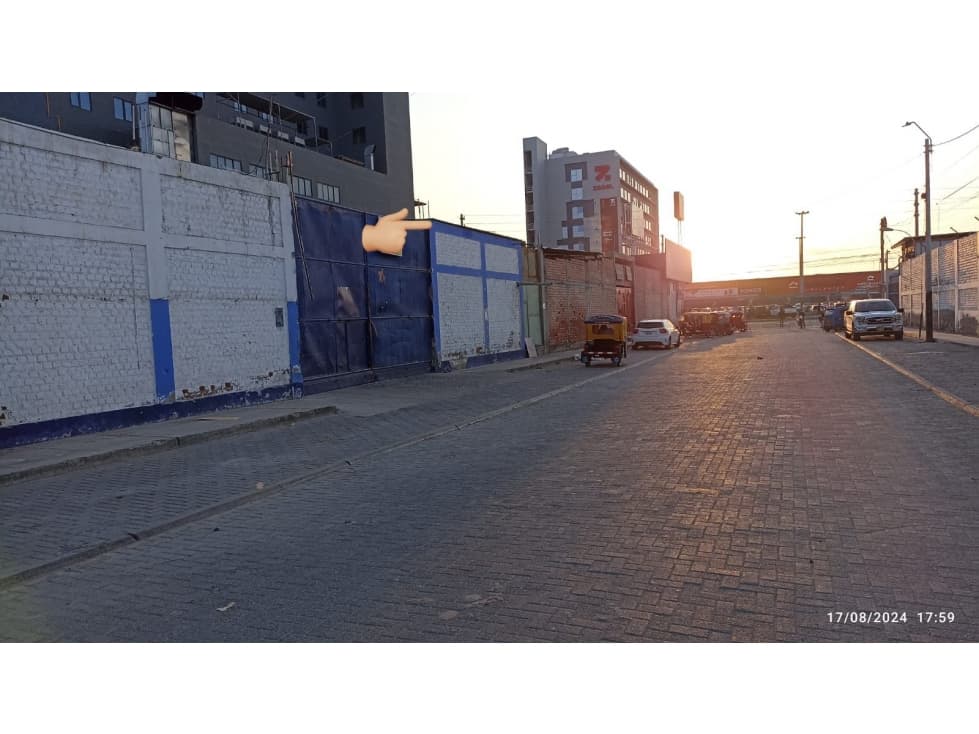 ALQUILO LOCAL COMERCIAL FRENTE A REAL PLAZA — foto 1
