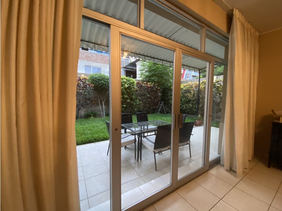 VENDO CASA EN AVENIDA CAYETANO FRENTE A BANCO — foto 3