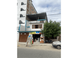 VENDO O ALQUILO AMPLIA CASA EN AV. SÁNCHEZ CERRO