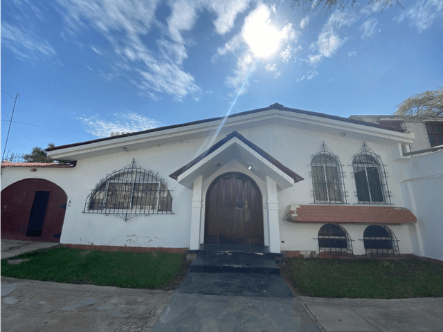 ALQUILO O VENDO CASA CÉNTRICA EN LA CLARK