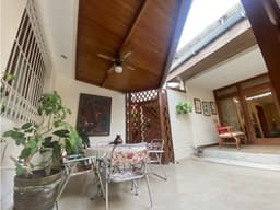 VENDO CASA EN URB. MIRAFLORES - INCLUYE LOS MUEBLES