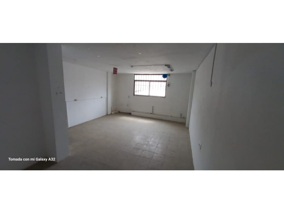 VENDO O ALQUILO AMPLIO LOCAL — foto 5