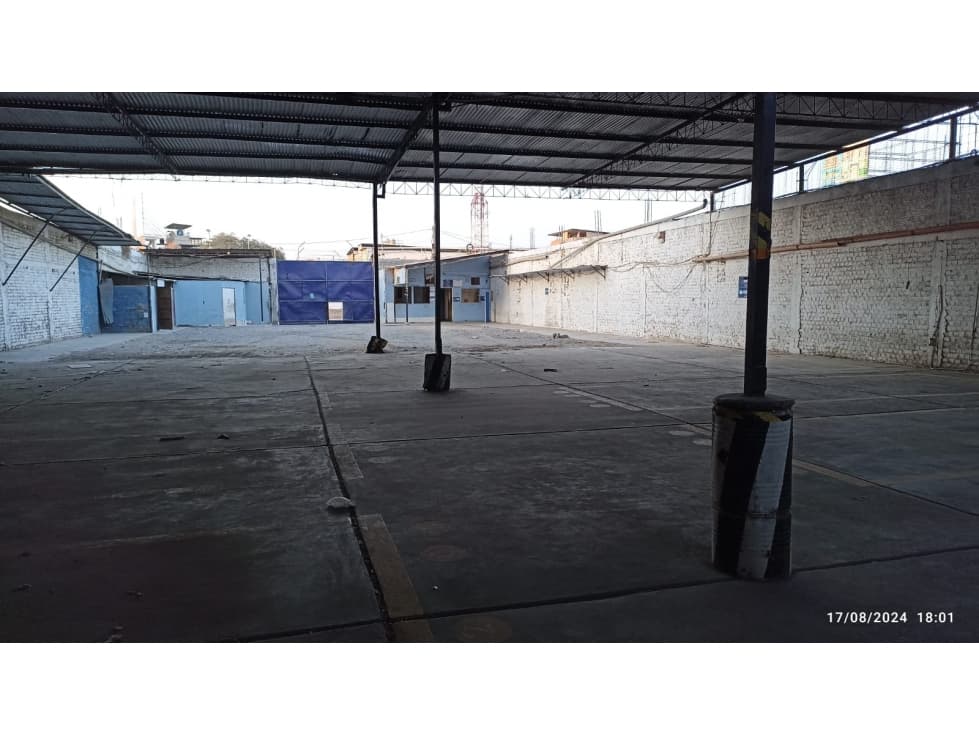 ALQUILO LOCAL COMERCIAL FRENTE A REAL PLAZA — foto 2