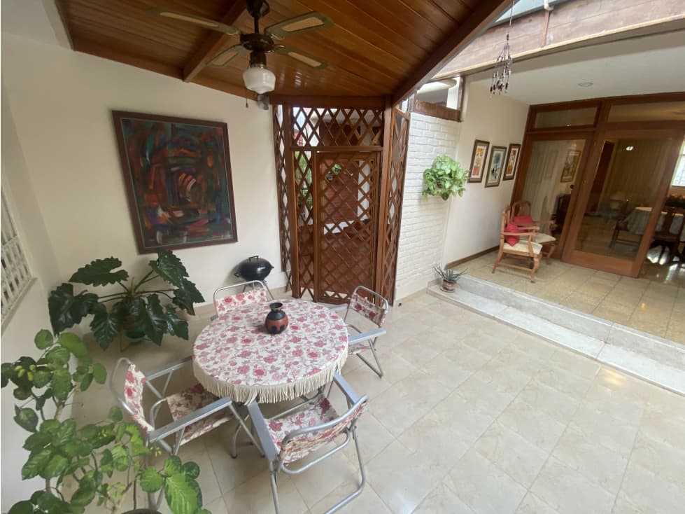VENDO CASA EN URB. MIRAFLORES - INCLUYE LOS MUEBLES — foto 2