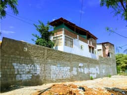 VENDO AMPLIA CASA Y CUARTOS PARA ALQUILER EN GERANIOS, PIURA