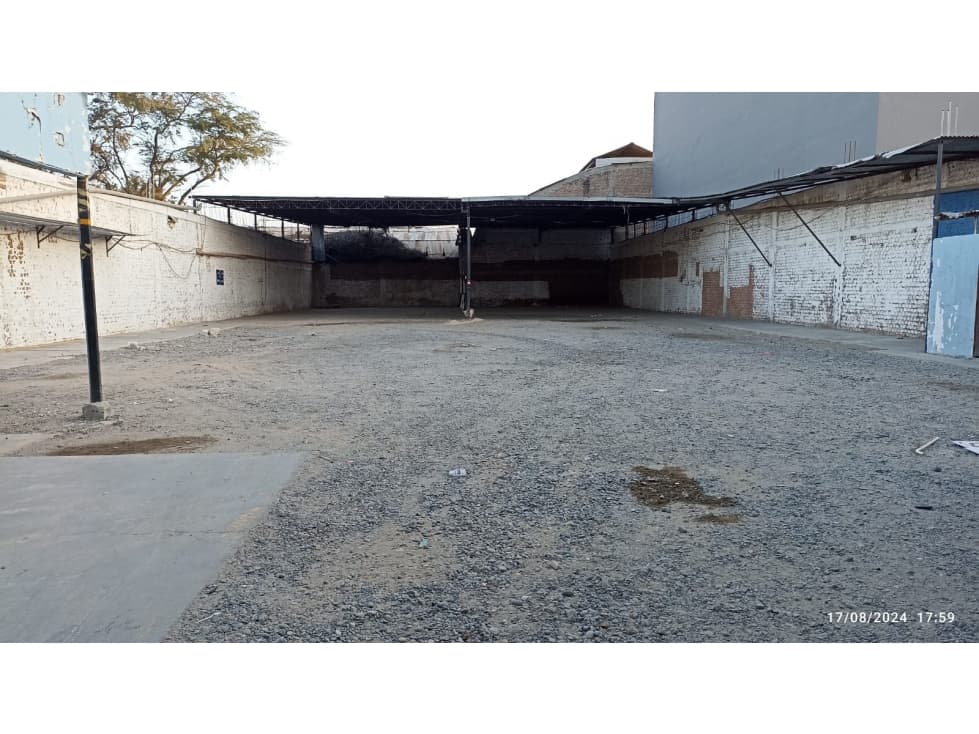 ALQUILO LOCAL COMERCIAL FRENTE A REAL PLAZA — foto 3