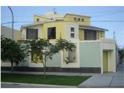 VENDO O ALQUILO AMPLIA CASA EN COCOS DEL CHIPE