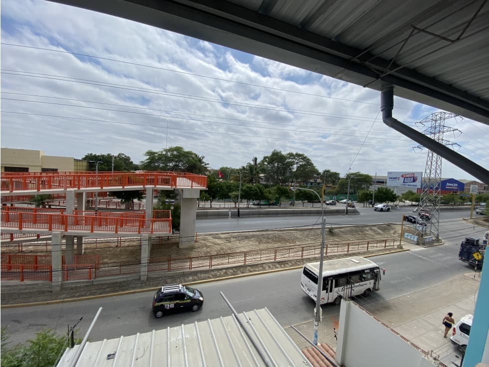 VENDO O ALQUILO AMPLIA CASA EN AV. SÁNCHEZ CERRO — foto 2