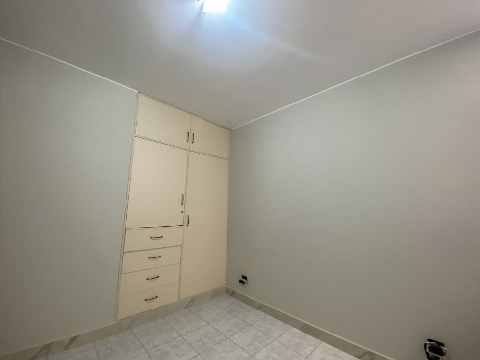 VENDO O ALQUILO AMPLIO DEPARTAMENTO EN MIRAFLORES — foto 5