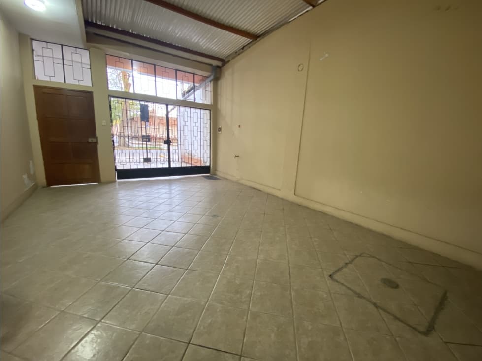 VENDO CASA EN AVENIDA CAYETANO FRENTE A BANCO — foto 6