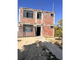 CASA EN VENTA EN URB. LOS ABOGADOS