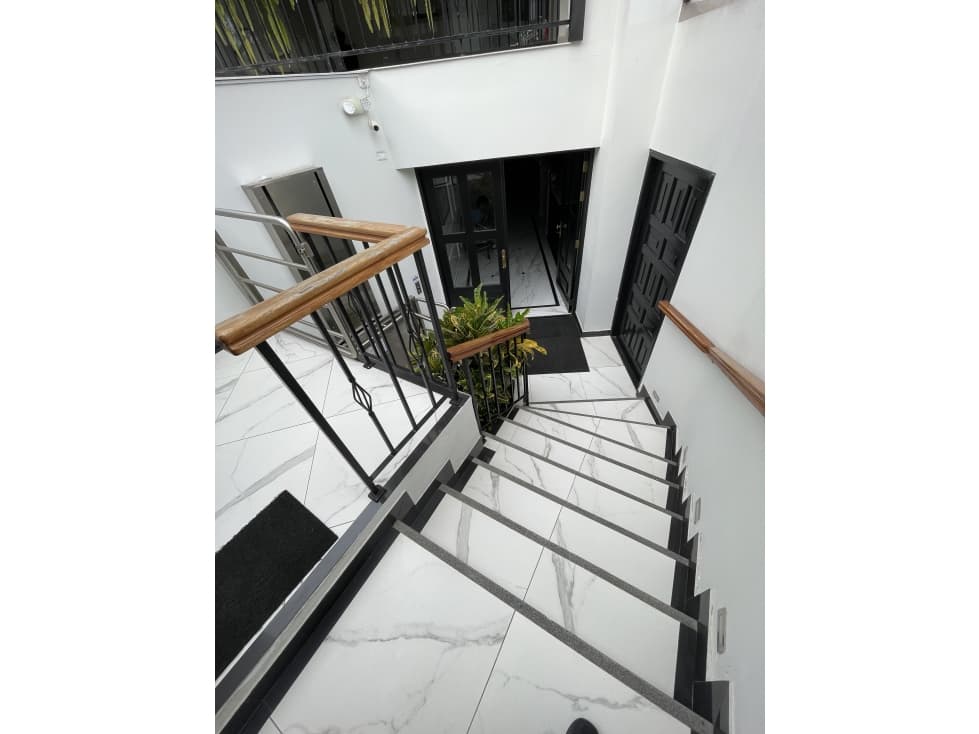 Venta fino departamento 3 dorm., edificio frente a parque, San Isidro — foto 3