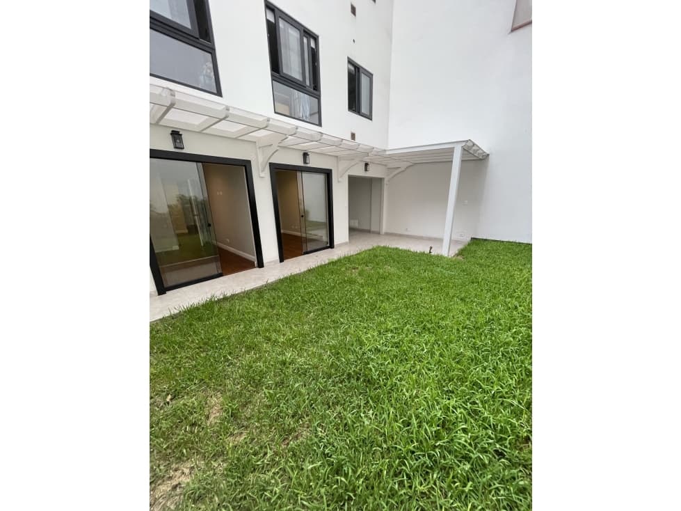 Venta fino departamento 3 dorm., edificio frente a parque, San Isidro — foto 1