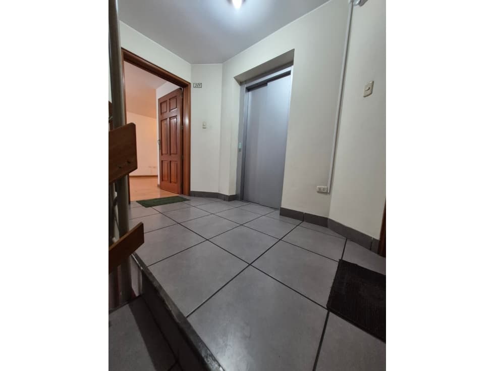 VENTA DE DEPARTAMENTO CON ESTACIONAMIENTO EN SAN BORJA — foto 2
